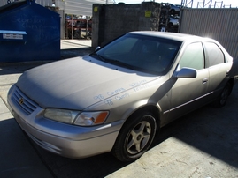 1998 TOYOTA CAMRY LE GOLD 2.2L AT Z16479
